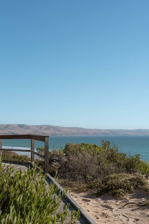 Beach nearby - The Nook Haus~2 bed beachfront oasis~sunset views (Aldinga Beach)