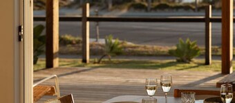 The Nook Haus~2 bed beachfront oasis~sunset views