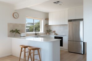 Fridge, microwave, oven, dishwasher - The Nook Haus~2 bed beachfront oasis~sunset views (Aldinga Beach)