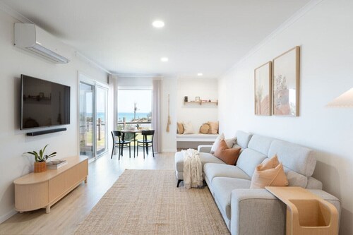 The Nook Studio ~ 1 bedroom ~ stunning ocean views