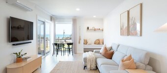 The Nook Studio ~ 1 bedroom ~ stunning ocean views