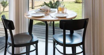 The Nook Studio ~ 1 bedroom ~ stunning ocean views