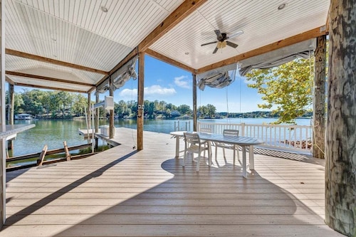 Lake Paradiso - Lakefront Home With Private Dock
