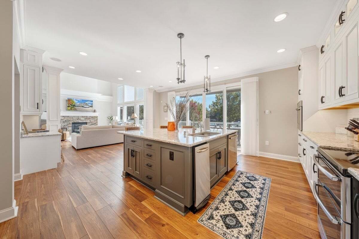 House, Multiple Beds, Patio (LAKE Paradiso) | Private kitchen