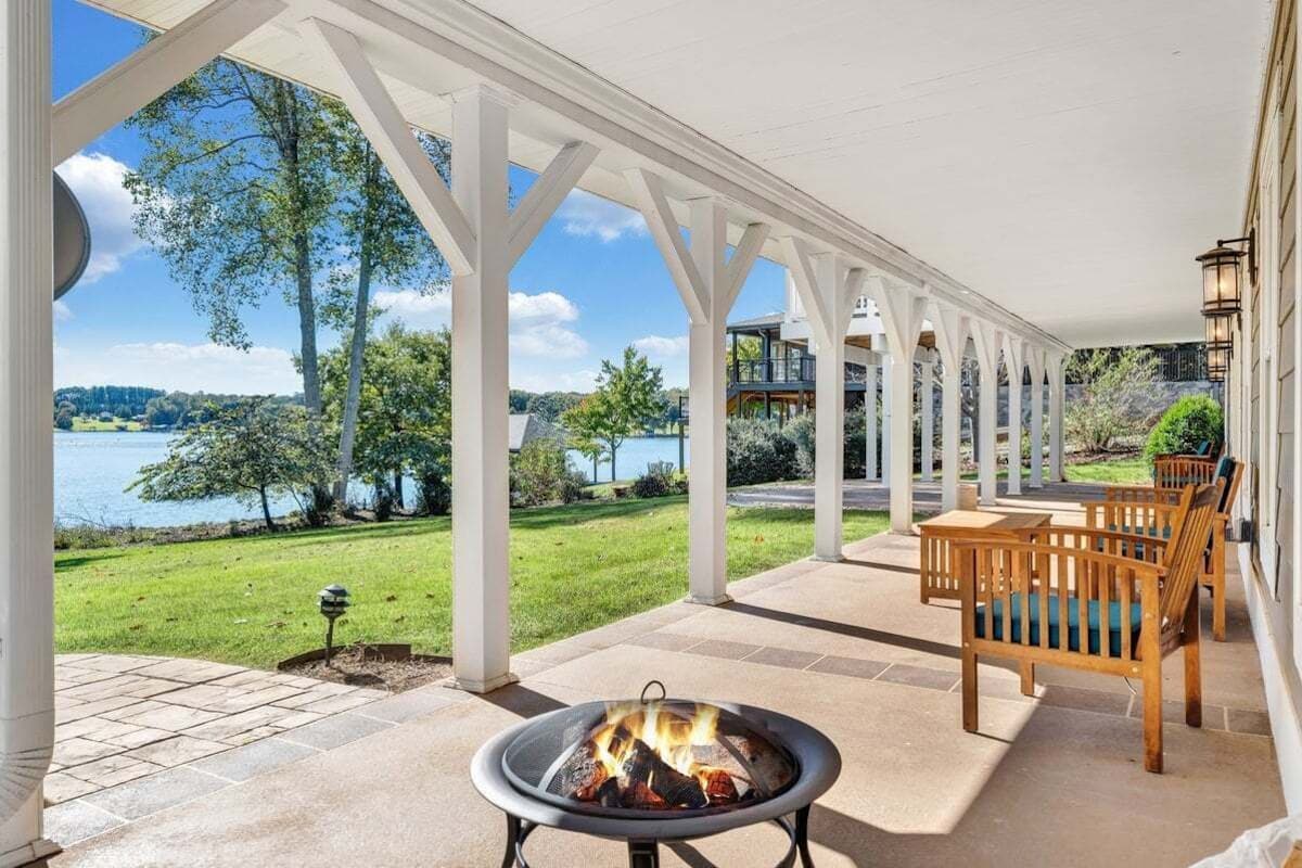 Nhà, nhiều giường, sân hiên (LAKE Paradiso) | Hiên