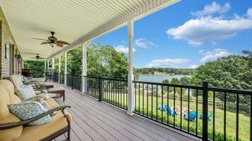 House, Multiple Beds, Kitchen (LAKE Lookout) | View from room