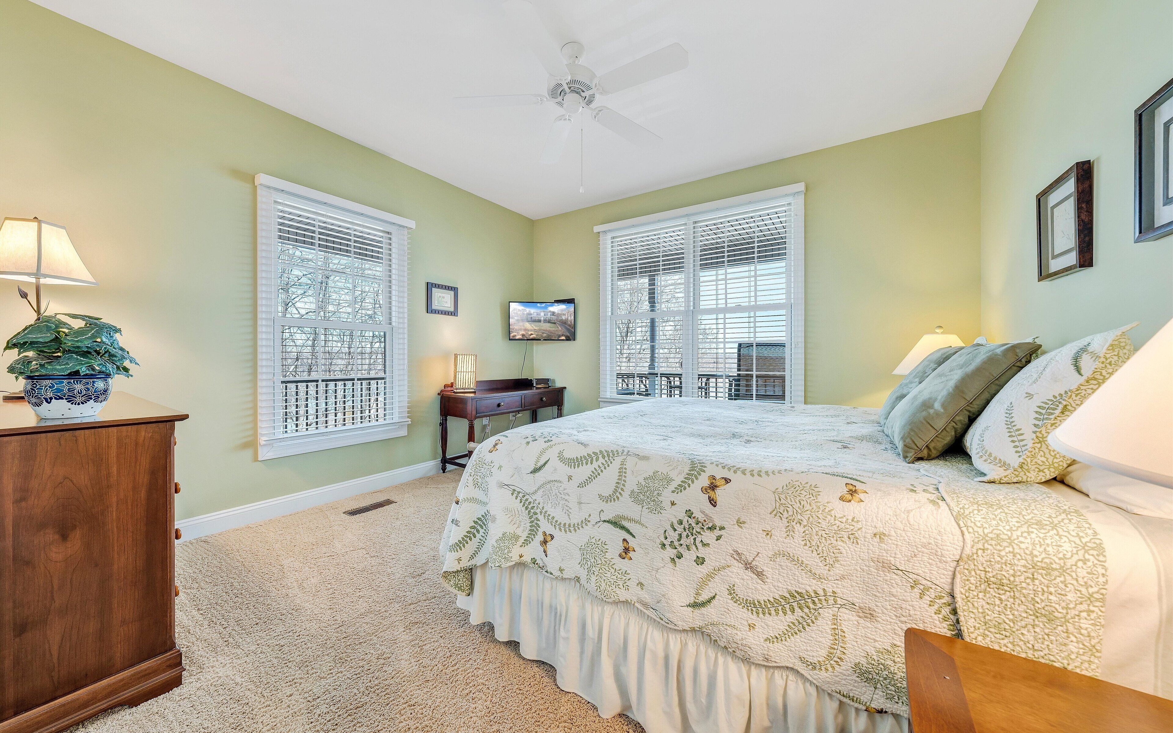 House, Multiple Beds, Kitchen (LAKE Lookout)
