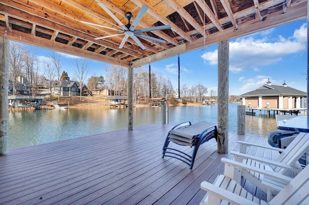 Serenity Shores - Private Lakefront Home With Dock - Ferrum, VA