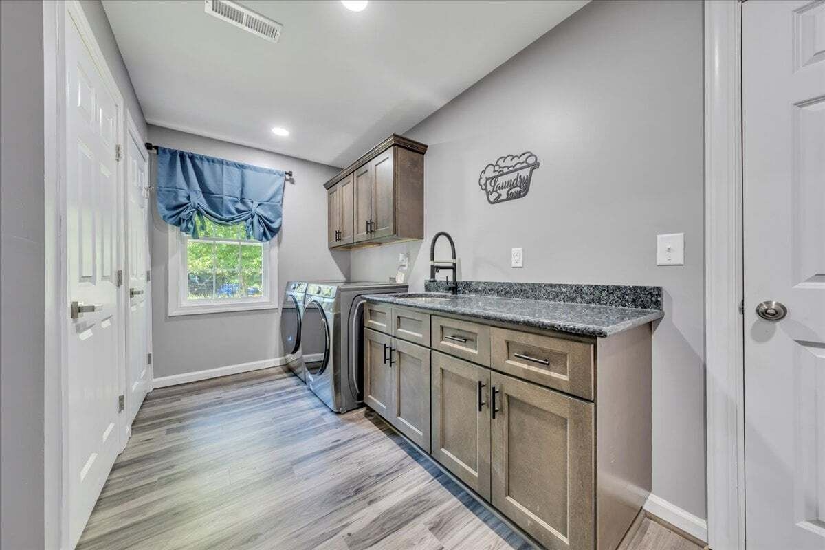 House, Multiple Beds, Pool Access (Lakeview Village East) | Laundry