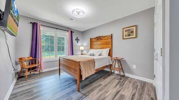 House, Multiple Beds, Pool Access (Lakeview Village East)