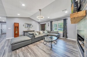 Hus - flera sängar - tillgång till pool (Lakeview Village East) | Vardagsrum