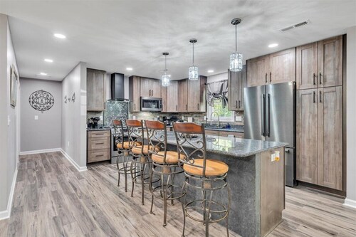 Lakeview Village East - Community Pool, Tennis & Boat Ramp!