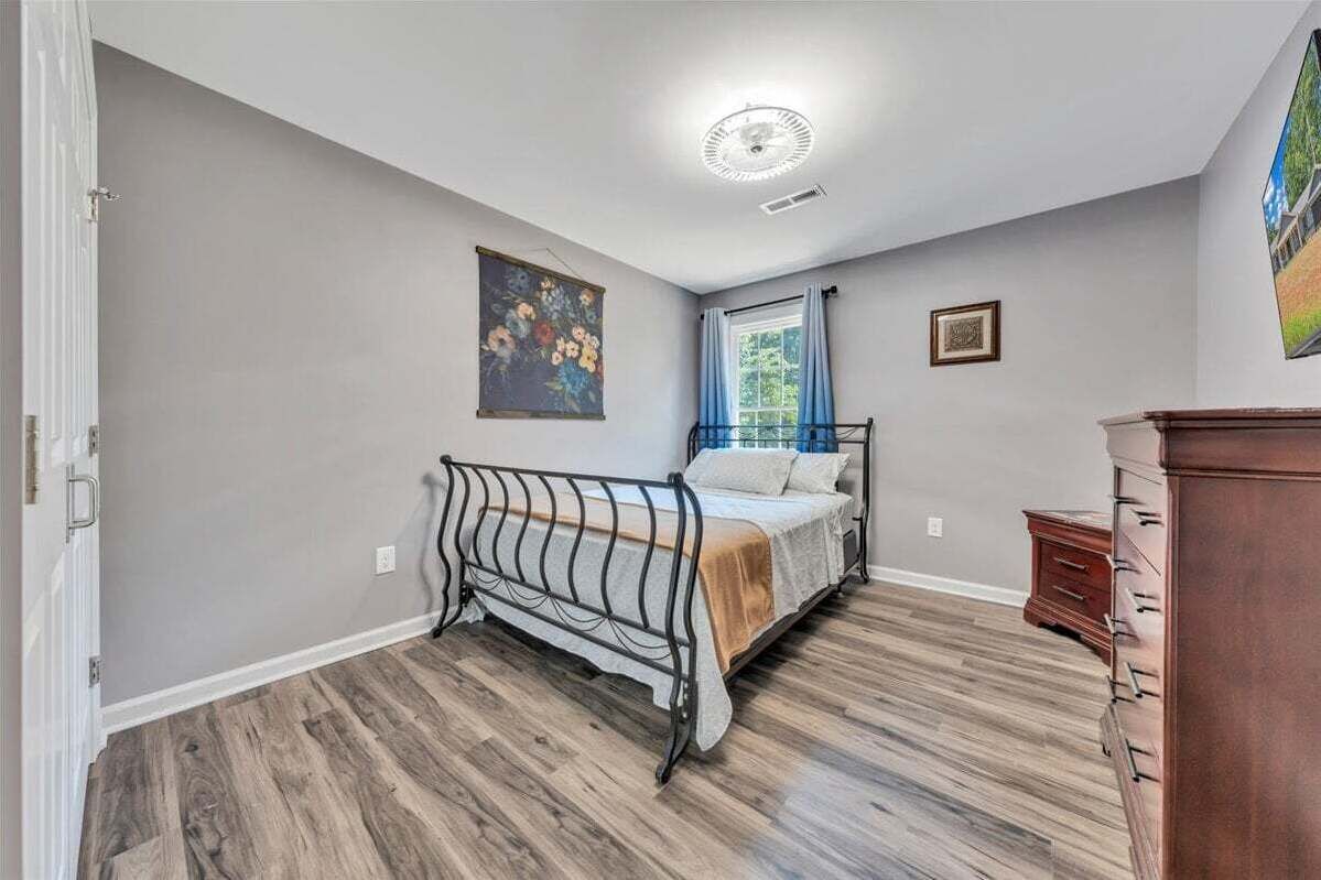 House, Multiple Beds, Pool Access (Lakeview Village East)