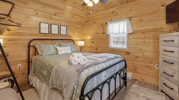 4 bedrooms, travel crib, WiFi, bed sheets