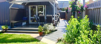 Beachside McCrae retreat. 5 minute walk to beach, supermarket, restaurant,cafes.