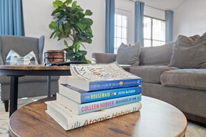 Living area - Luxury Austin Retreat w/Hot Tub & Fireplace - 4BR (Austin)