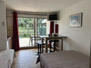 1 bedroom - Pleasant studio cabin apartment in residence with pool near Richelieu beach, Cap d'Agde (LE CAP D AGDE)
