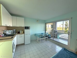 Kühlschrank, Kochgeschirr/Geschirr/Besteck