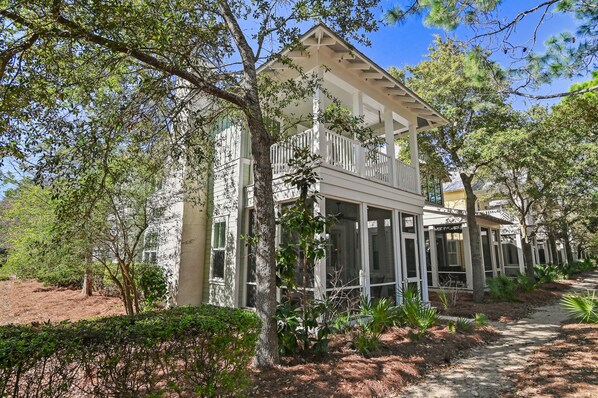 Unclassified image, 1 of 39, button