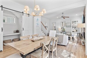 Unclassified image, 5 of 39, button