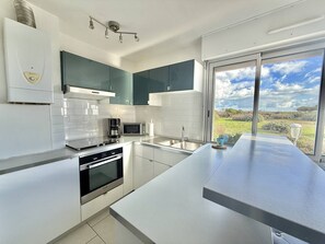 Fridge, microwave, oven, cookware/dishes/utensils - CAP D'AGDE - Les Falaises / Réf 146 (CAP D'AGDE)