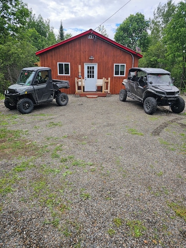 Lovely all new 2-bedroom cabin with T.V. & free internet in charming Littleton
