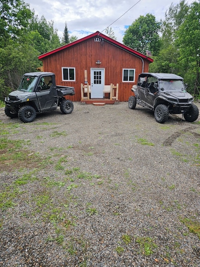 Lovely all new 2-bedroom cabin with T.V. & free internet in charming Littleton