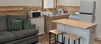 Lovely 2-bedroom cabin with AC in charming Littleton