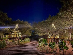 Chalet | Exterior - Chalé Folk Village Moderno com jacuzzi (Bonito)