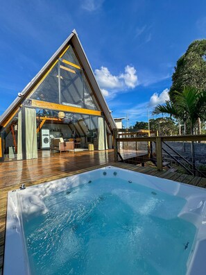 Chalet | Terrace/patio - Chalé Folk Village Moderno com jacuzzi (Bonito)