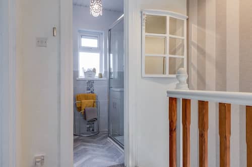 House, Patio | Bathroom | Shower