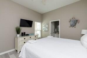 2 bedrooms, iron/ironing board, WiFi, bed sheets - Gulf Coast Escape | Pool Access & Walk to Beach (Corpus Christi)