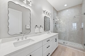 Shower, hair dryer, towels - 5BR Baby Friendly | Private Pool | Steps to Beach | Fort Morgan, Gulf Shores (Gulf Shores)