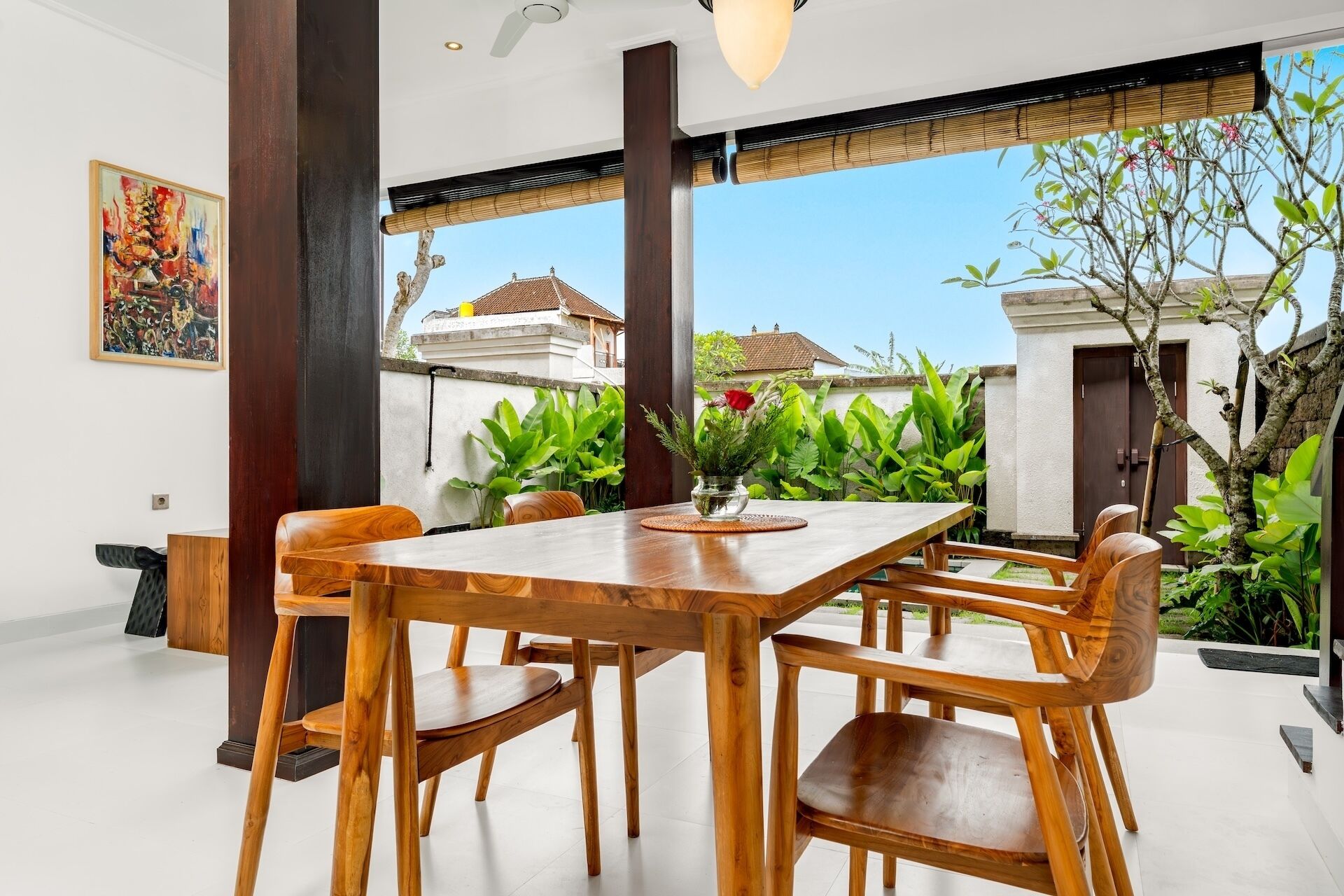 Biệt thự, 1 phòng ngủ, ban công