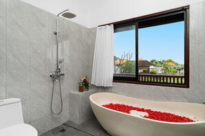 Villa, 1 Bedroom, Balcony | Bathroom | Separate tub and shower, towels, soap, shampoo - Kubu Kecubung Villa (Sukawati)