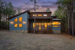 Exterior - Heated Pool, Hot Tub, Fire Pit, Outdoor TV Lounge, Cozy Cabin Retreat! (Broken Bow)