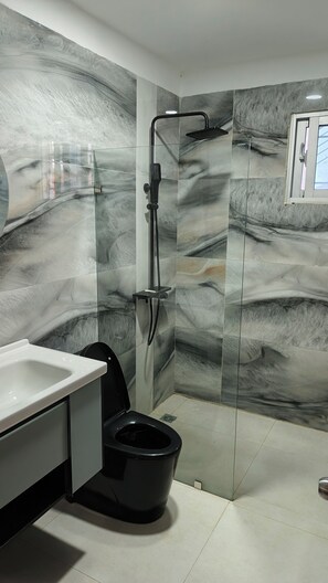 Shower, towels, soap, toilet paper - BJS Residential. 5 minutes from Bibijagua beach (Punta Cana)