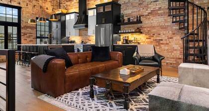 Luxury TC Loft: Historic Condo!