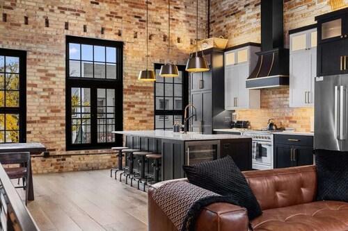Luxury TC Loft: Historic Condo!