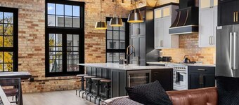 Luxury TC Loft: Historic Condo!