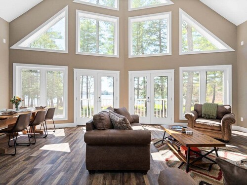 Whispering Pines Cottage on Bass Lake