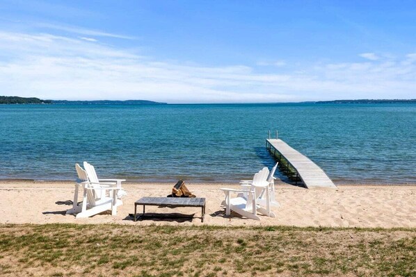 Beach - Sandy Beachfront House on Grand Traverse Bay (Traverse City)