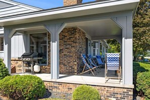 Terrace/patio - Sandy Beachfront House on Grand Traverse Bay (Traverse City)