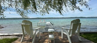 Willow Tree Cottage: Waterfront on Suttons Bay