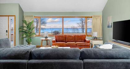The M22 House - Panoramic Views of West Bay!