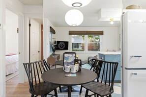 2 bedrooms, Internet - Lighthouse Condo 10-Renovated Bathroom in 2025! (Traverse City)