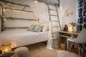 A cozy bedroom with a bed, a desk, and a ladder. - RARE Paris XV- ideal location 🏠 House with large courtyard (Paris)