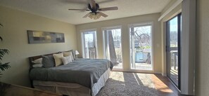 WiFi, bed sheets - Cozy & Modern Lake Getaway with a Pool on the Point and Pets Welcome (Lake Ozark)