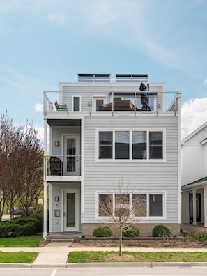 Exterior - TC Rock Shop with Bay Views (Traverse City)