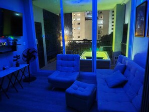 Unclassified image, 3 of 35, button